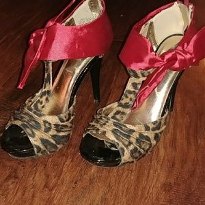 Womens cheetah heels